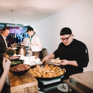 Catering | Hochzeiten | Veranstaltungen | Essen | Buffet | Auswahl | Grillbuffet | Salate | Vegetarisch | Vegan | Vielfältig | Getränke | Cocktails | Service | Foodtruck